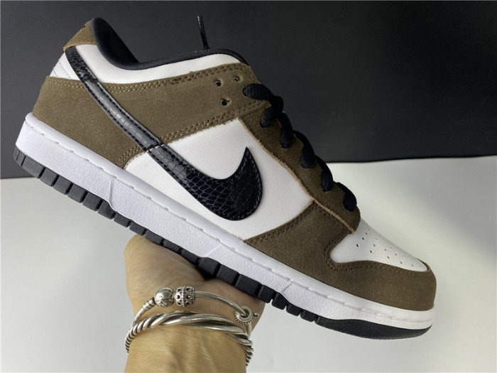 nike sb dunk low white black trail end brown 304292-102