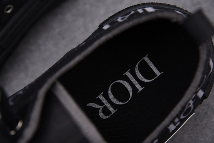 b23 oblique low-top sneaker