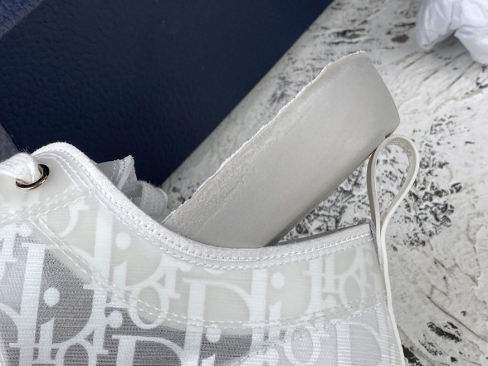 b23 oblique low-top sneaker