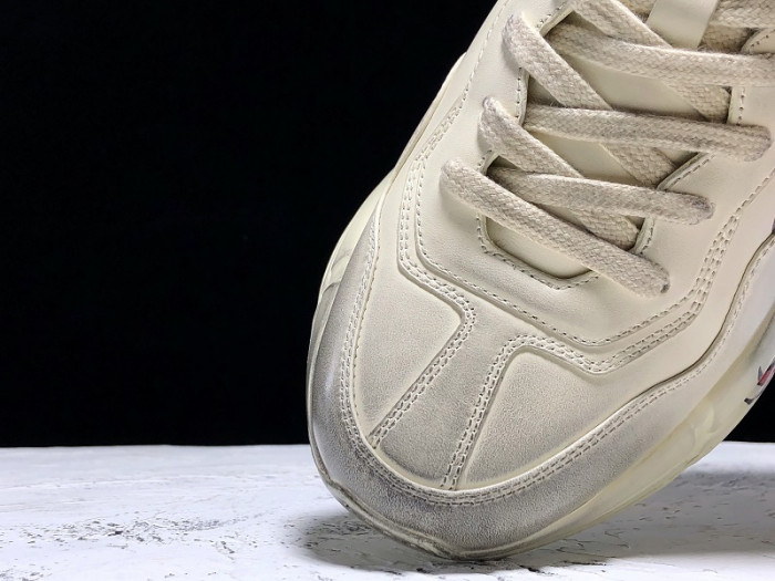 G*u*i1 rhyton sneaker