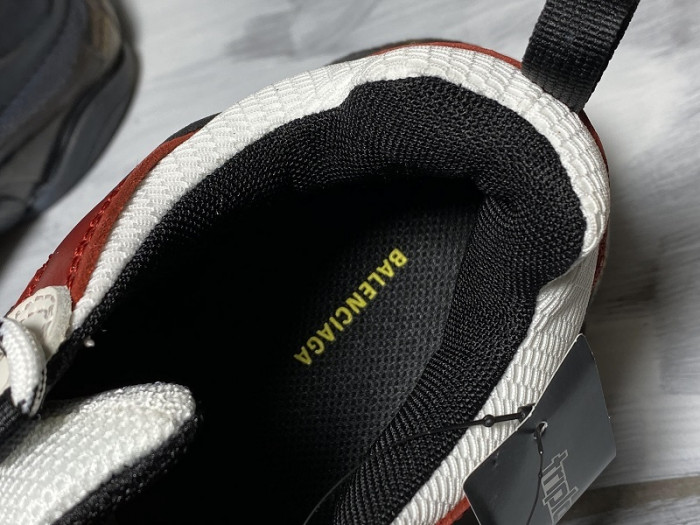 balen triple s trainers clear sole black /brown/ red 541624 w09o1 9000