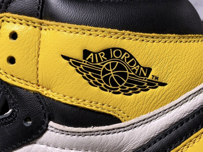 air jordan 1 yellow toe black white ar1020-700