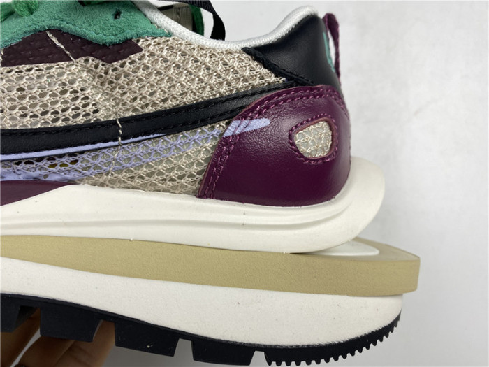 sacai x nike regasus vaporrly sp beige purplish red grass green bv0073-102