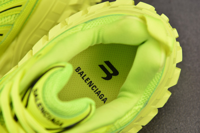 Ba*len*cia*ga defender yellow green