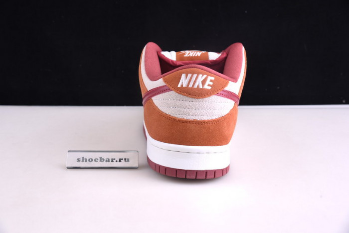 nike sb dunk low pro dark russet cedar bq6817-202
