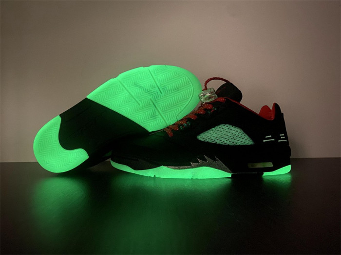 clot x air jordan 5 low black green red dm4640-036