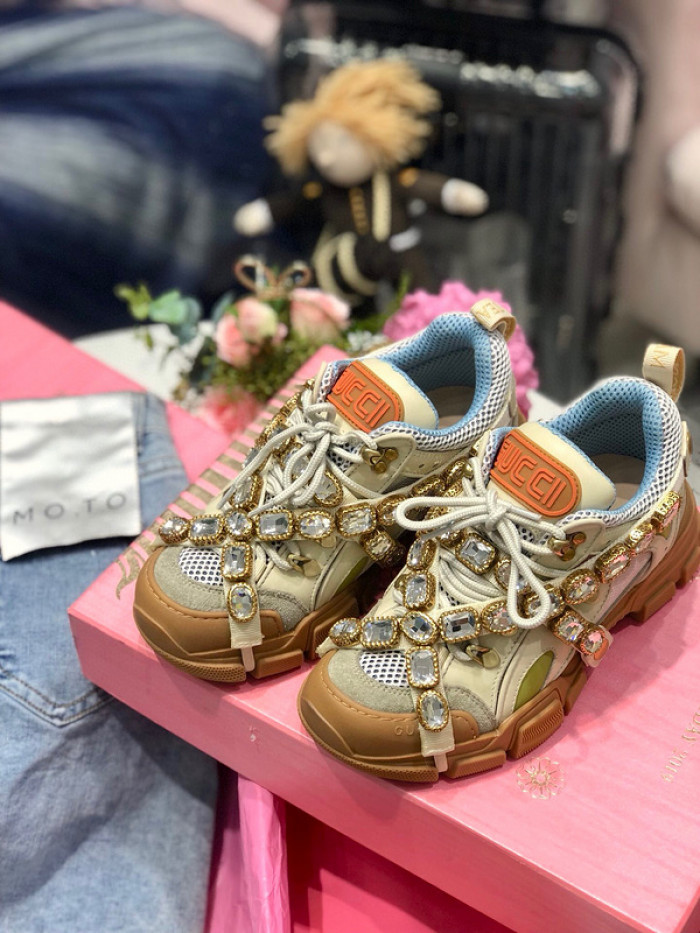 G*u*i1 flashtrek sneaker