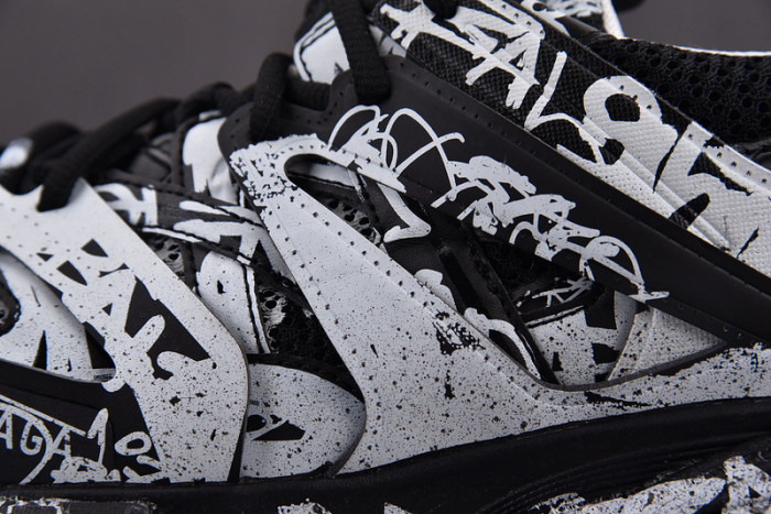 balen track graffiti black