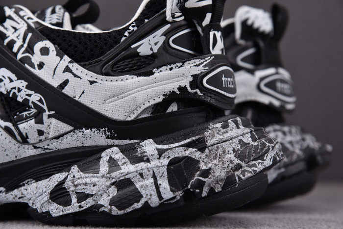 balen track graffiti black