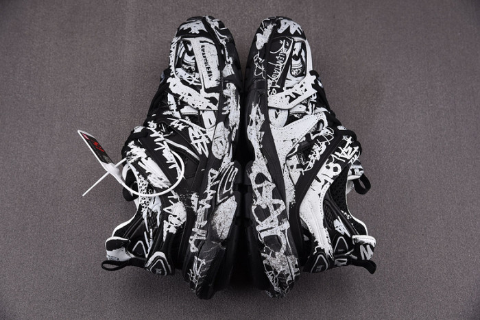 balen track graffiti black