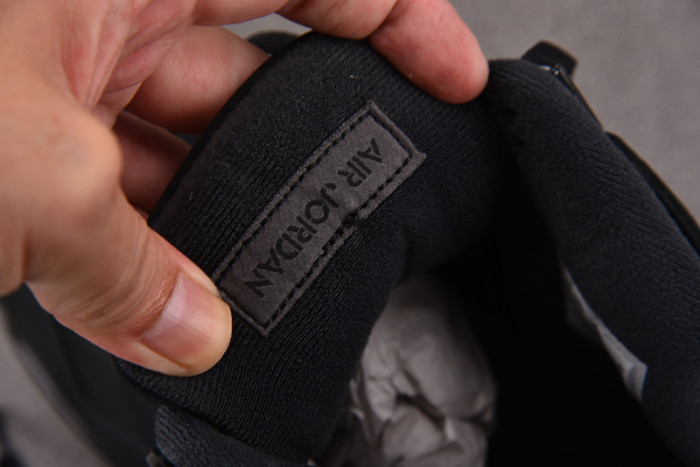 Air Jordan 4 Retro Black Cat (2025) FV5029-010