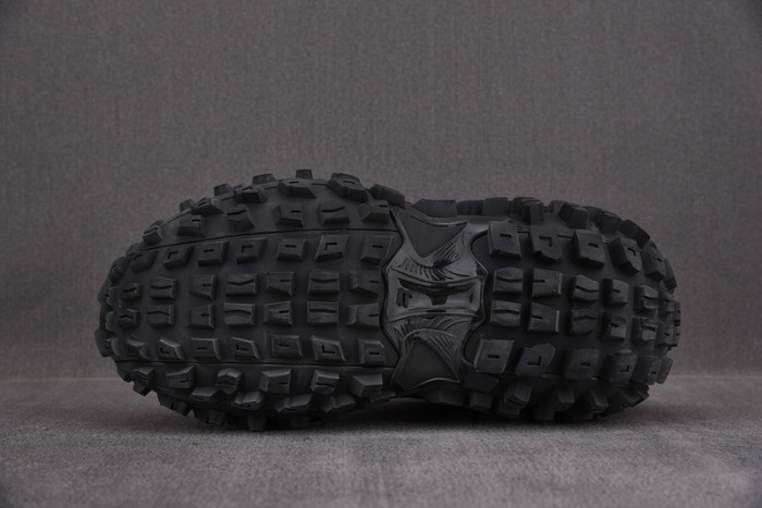 Ba*len*cia*ga defender black